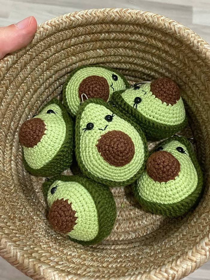 Porta-chaves de Abacate Feito à Mão – Encanto de Pelúcia em Croché Fofo por atacado de KLABELGIFT