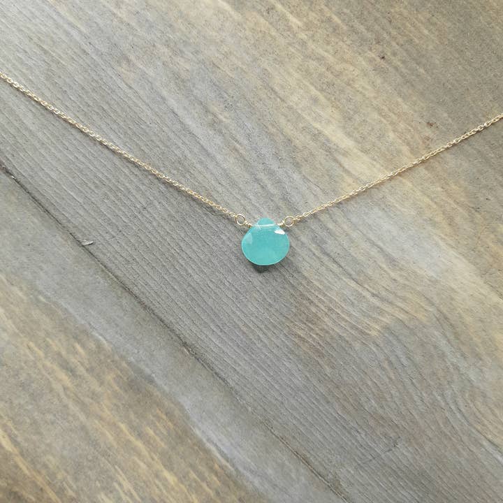 Blauwe chalcedoon middenkraal ketting op goud voor wholesale door Tela Bella Jewelry