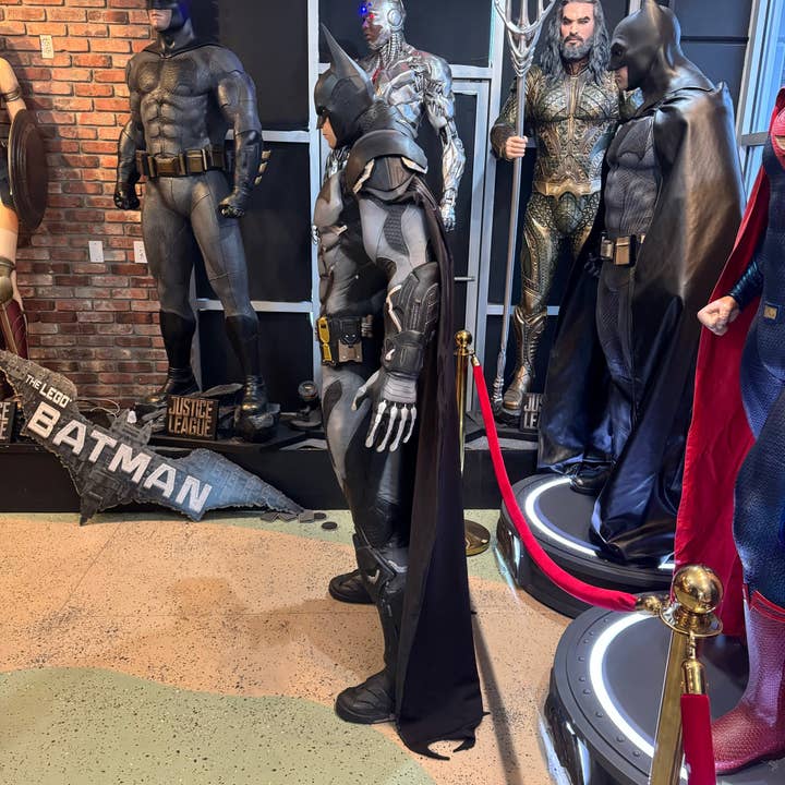 LM Treasures - Wholesale Costume - Unisex - Batman: Arkham Knight Foam Batman Life Size Statue