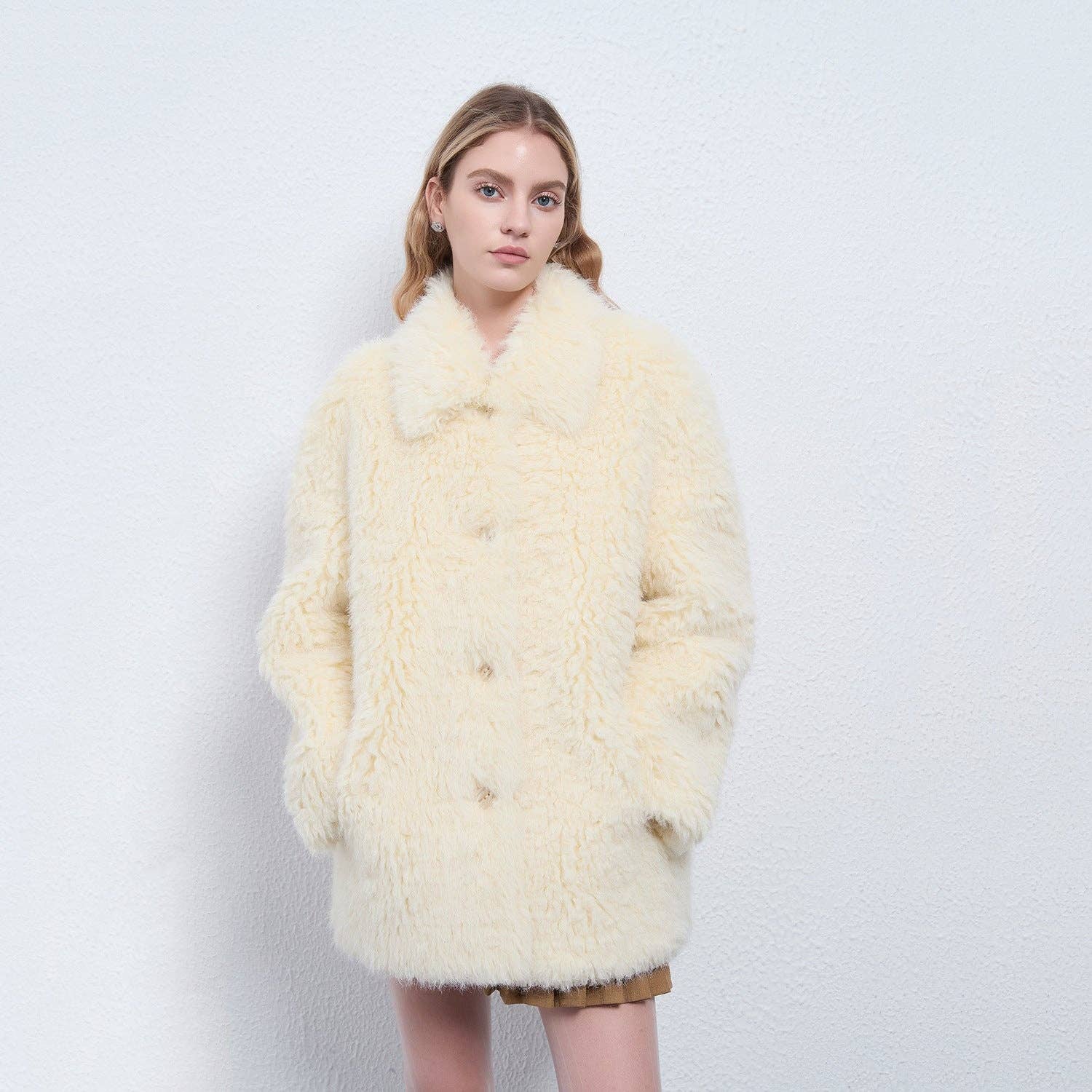 Beige Fuskinn Shearling-kappa Mysig Chic Stil för wholesale på Faire0