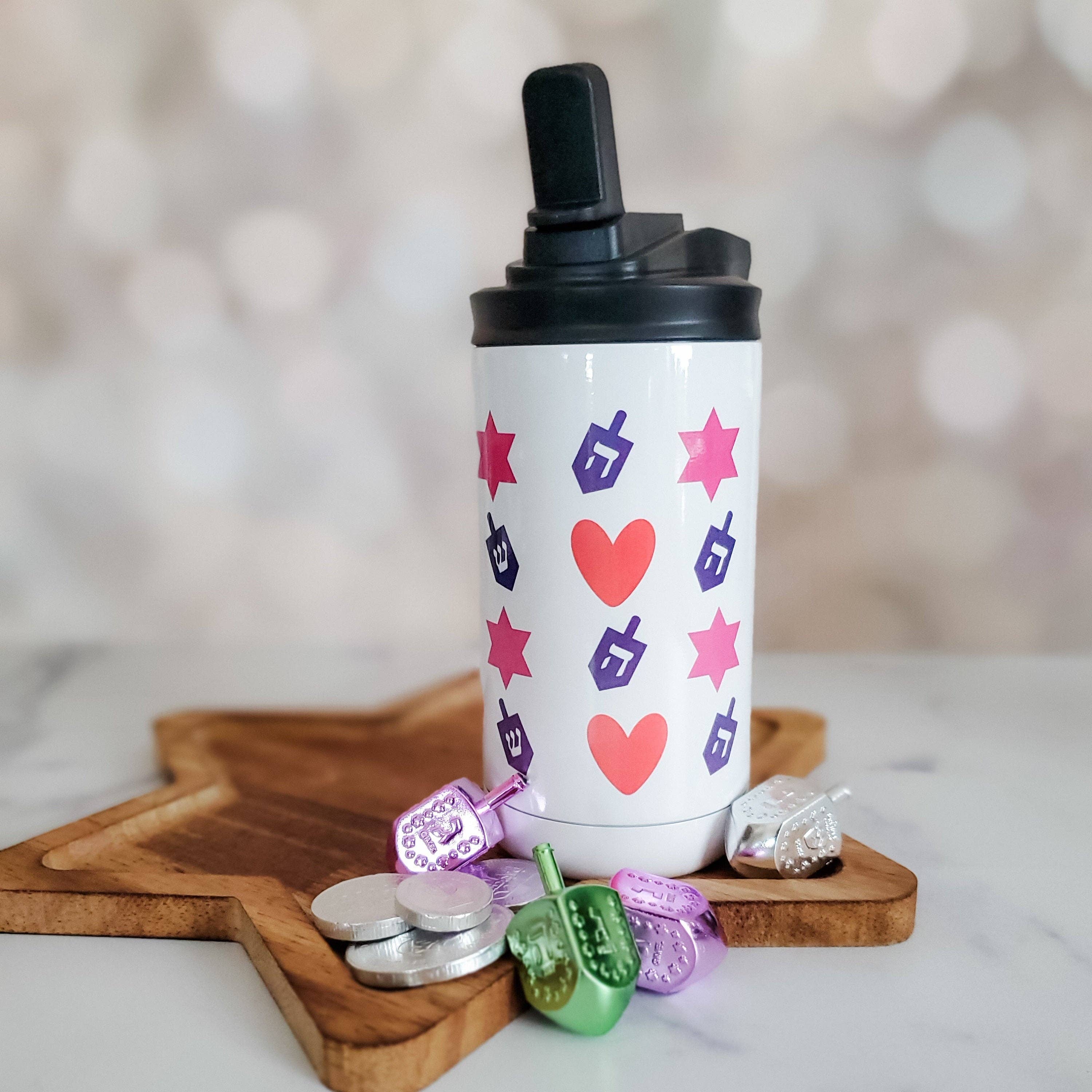 Salt Sparkle Shalom – Engroshandel Vandflaske – Dreidels, Hjerter og Magens Hanukkah Børnekop1