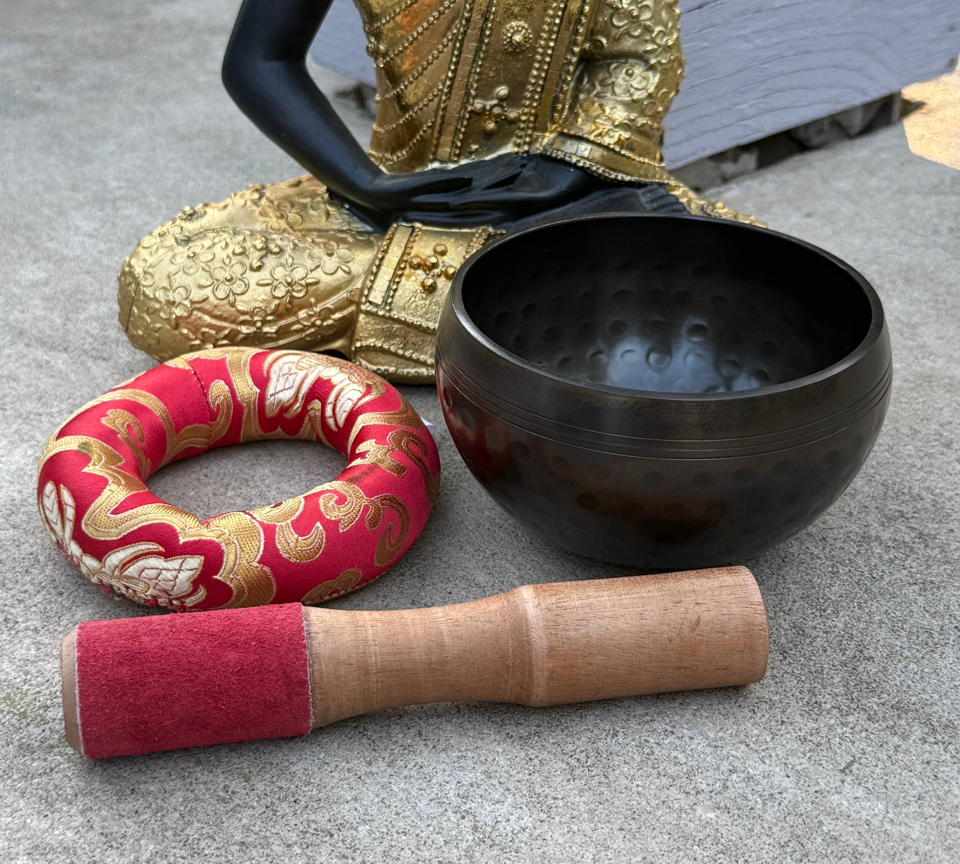 Lungta Imports – wholesale Meditation supplies – Hammer Mark Singing Bowl Set ~ With Mallet and  Cushion 7