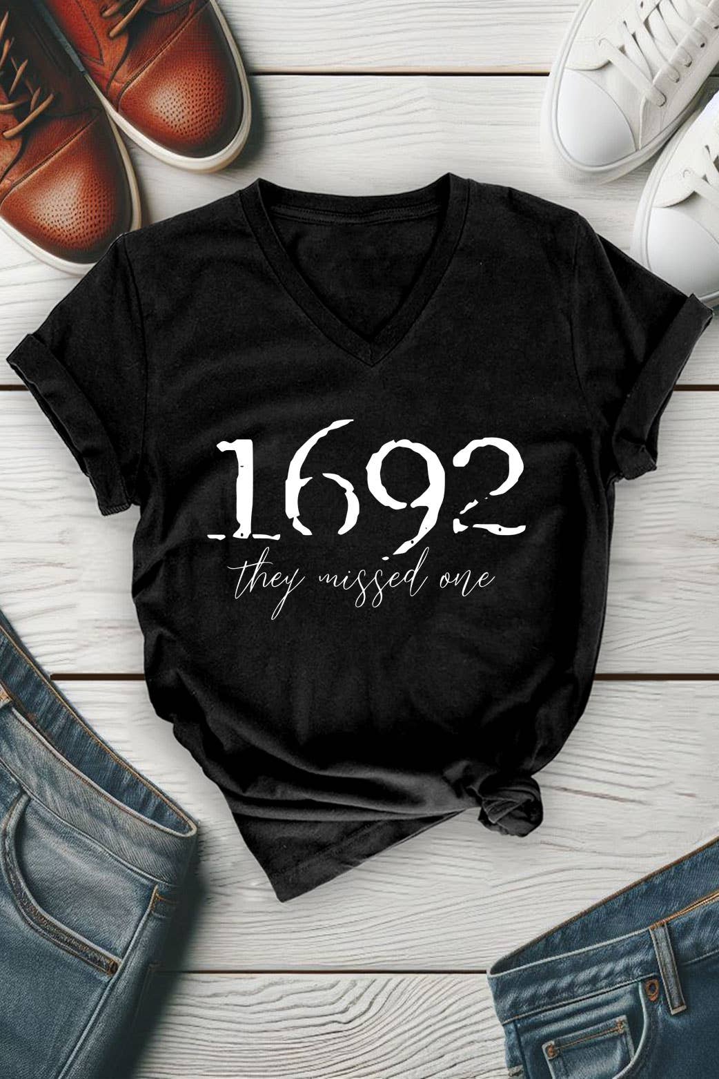 Top Avenue – Großhandel T-Shirt (Grafikdruck) – Unisex – 1692 They Missed One, Halloween, Unisex-T-Shirt mit V-Ausschnitt2