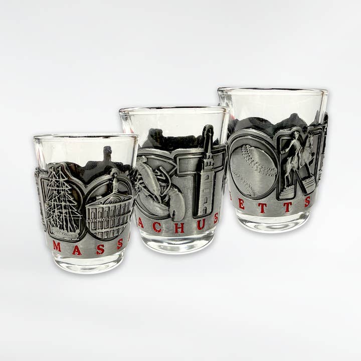 Verre à shot enveloppé de lettre Boston Metal pour la vente par Commonwealth Souvenirs