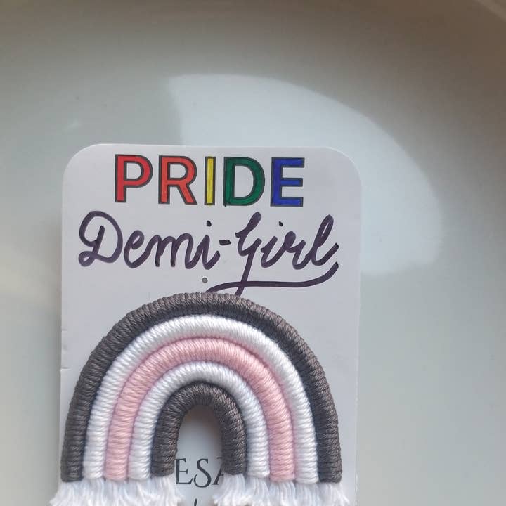 IMÁN DEMI-GIRL PRIDE para venta al por mayor de ARTESANIA