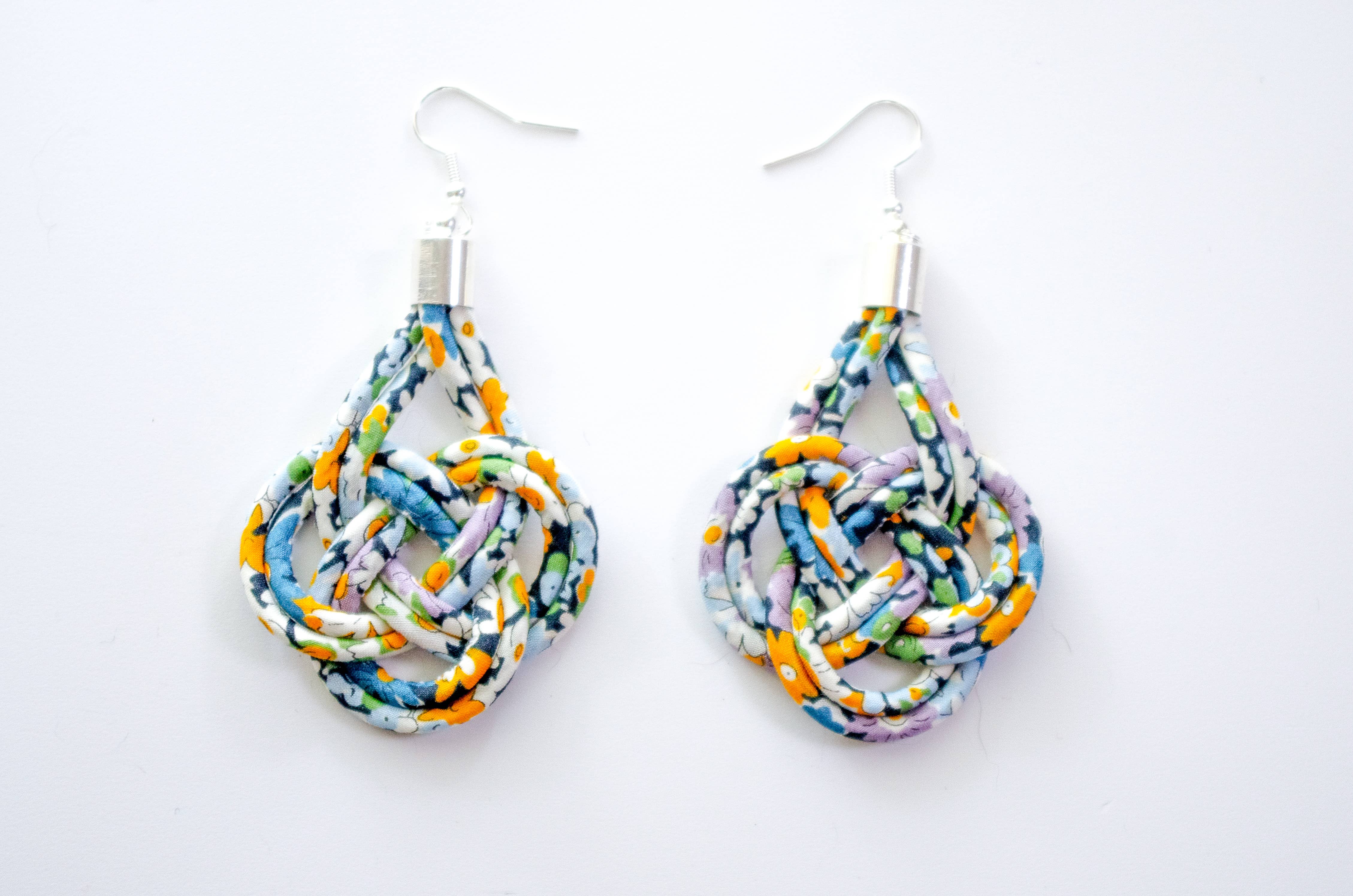 Bunny Bosworth – wholesale Dangle earrings – Large Liberty Fabric Cord Knot Earrings - Deco Florals5