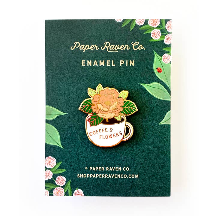 Emaille pin met koffie en bloemen voor wholesale door Paper Raven Co.