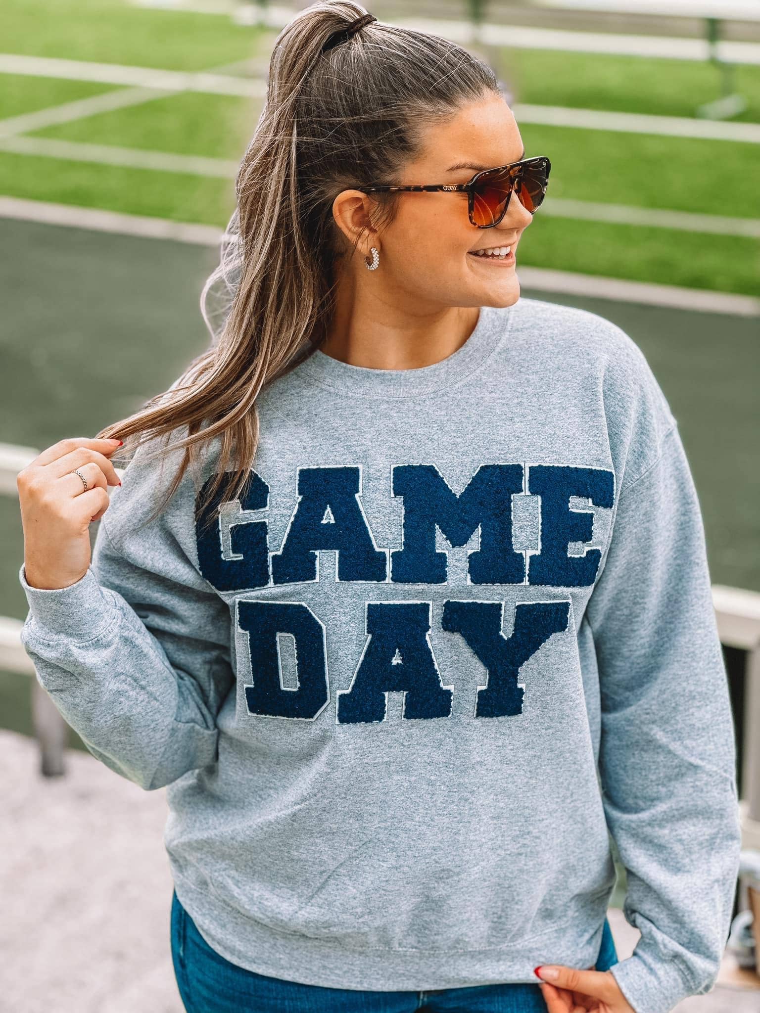 South & Main Boutique – wholesale Graphic sweatshirt – Women’s – Game Day Navy Chenille Lettering Sweatshirt0