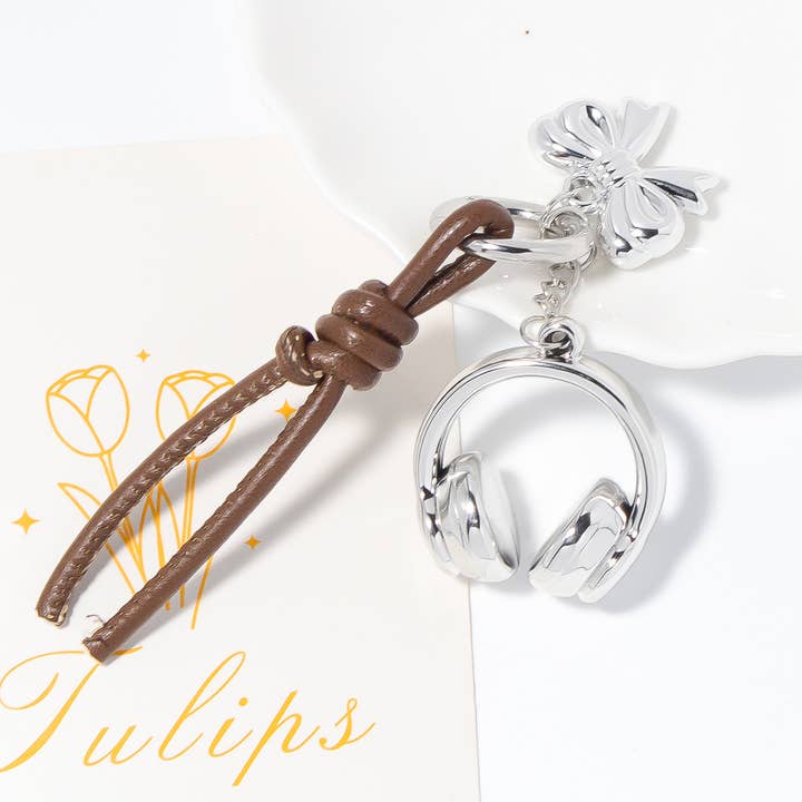 Ornements-casque nœud papillon porte-clés charme pour la vente par Eagle Crest Industries Inc.