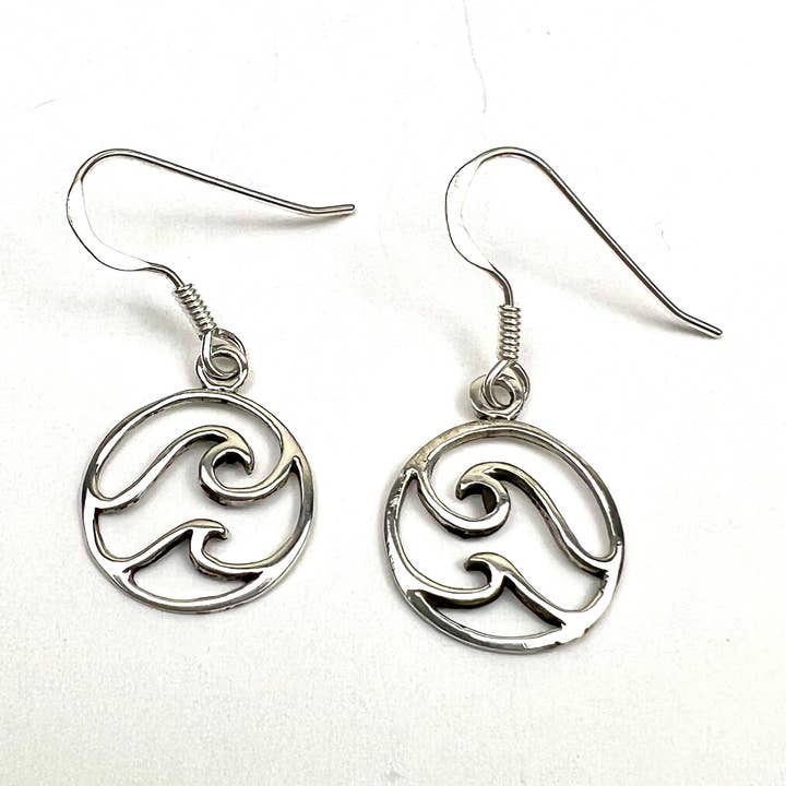 Jackie Gallagher Designs - Handmade Coastal Jewelry – Großhandel Ohrhänger – Runde Doppelwellen-Ohrringe aus Sterlingsilber0
