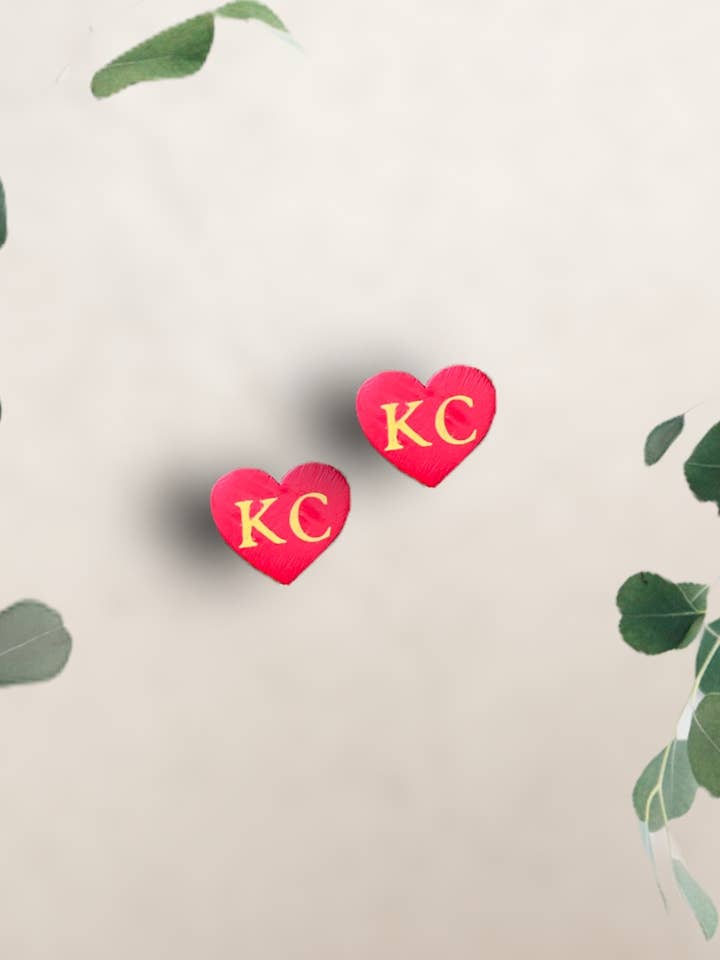 KC Herzstecker, Chiefs-Ohrringe, Royals-Ohrringe KC Current für den Großhandel von Elby Designs