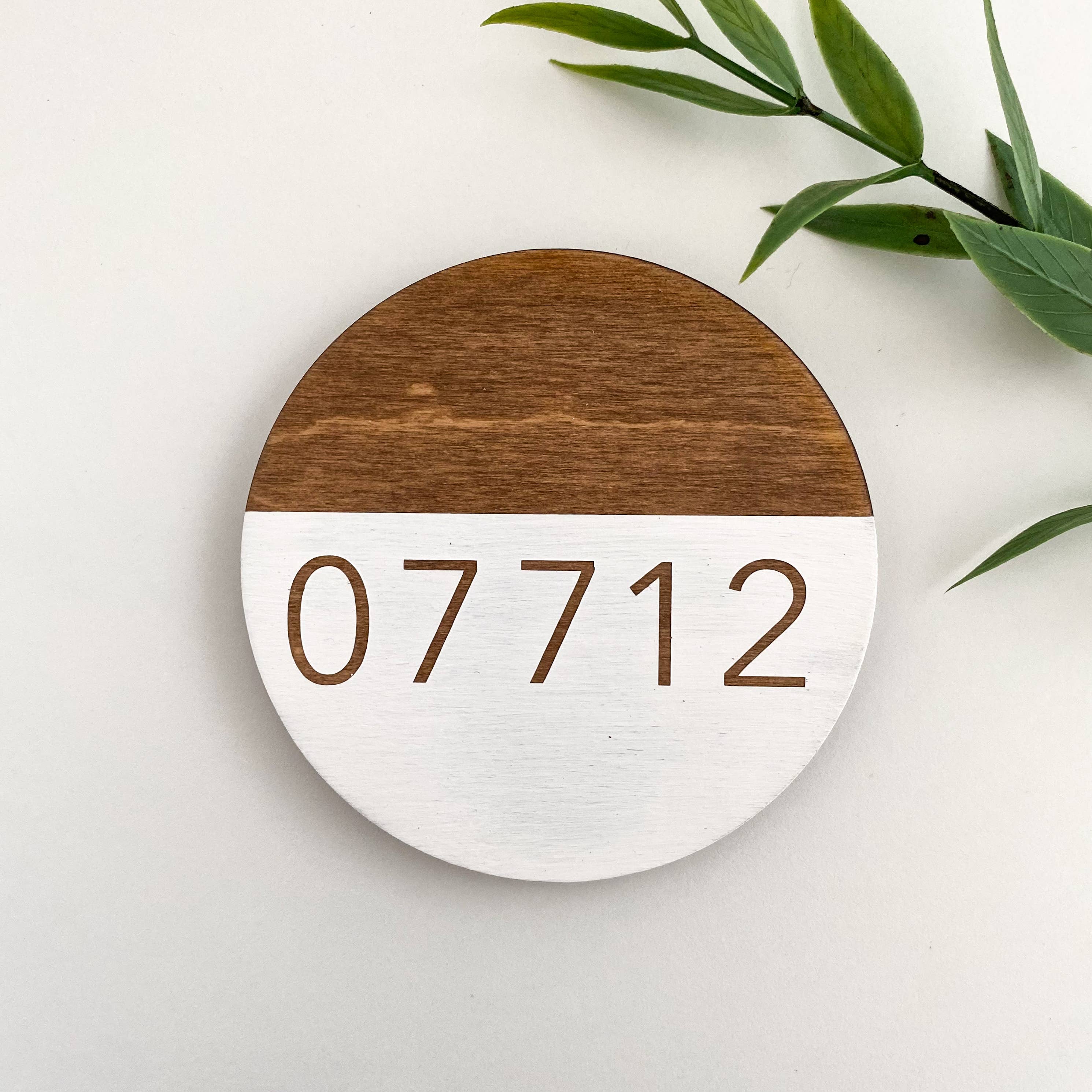 Hometown Hello – Base de copos por atacado – Porta-copos com Código Postal em Tinta | Porta-copos de Madeira com Base de Cortiça2