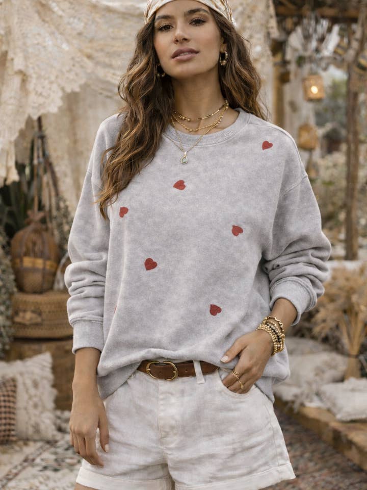Amour Gris Heart Sweatshirt
for wholesale by The Nu Vintage