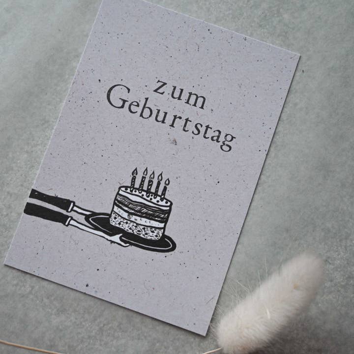 Mini kort "Til fødselsdagen" med illustration af kage for engroshandel hos SAJA Design Atelier