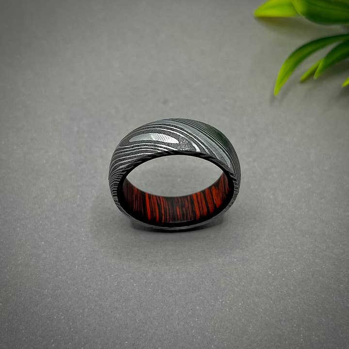 RustyStudioUSA - Vendita all'ingrosso Anello midi/a fascia - Anello Damasco Uomo, Anello Damasco, Anello di Nozze Uomo, Anello Uomo, Anello in Acciaio Damasco, Fasce in Acciaio Damasco, Anelli in Acciaio Damasco, Anelli Donna1