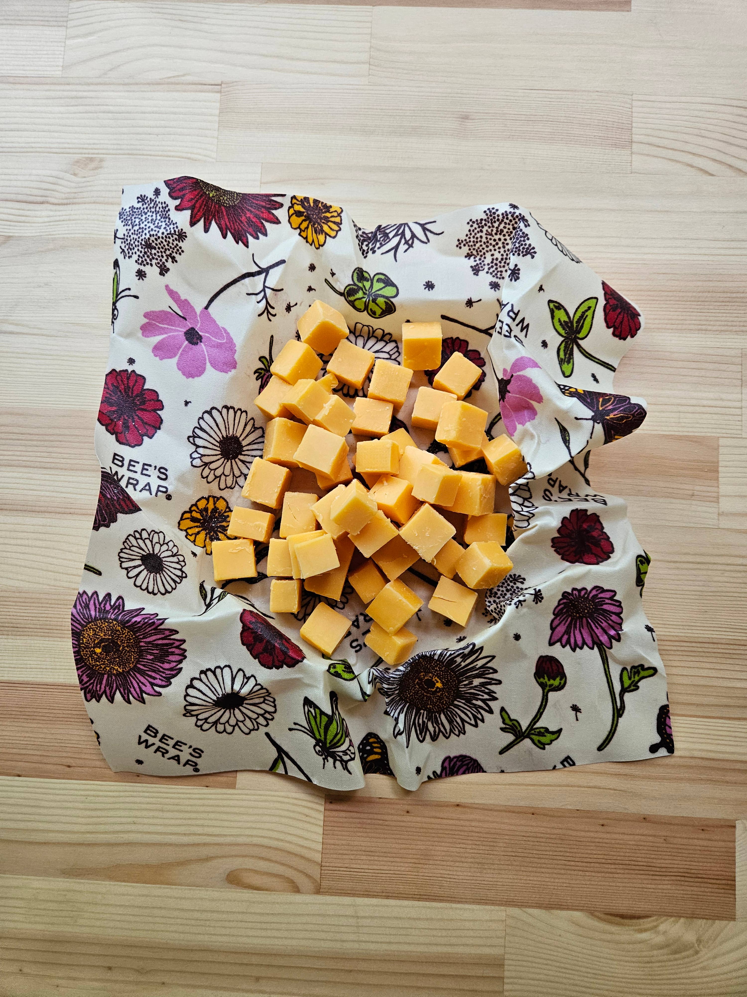 Bee's Wrap - Wholesale Food Storage Container - Large Wrap - Meadow Magic, Vegan wax1