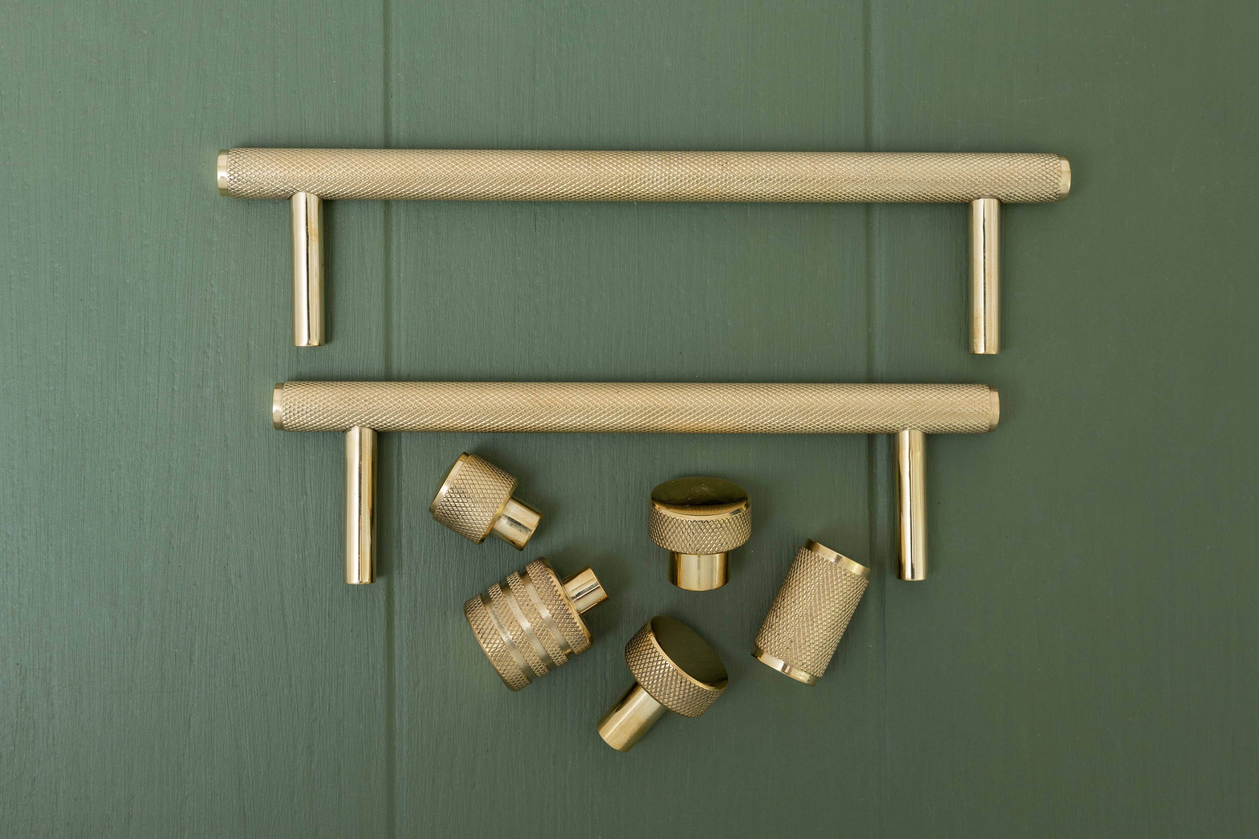 Brass bee - Venta al por mayor Pomos/tiradores - Tiradores y pomos estriados de latón macizo APIDAE, latón pulido3