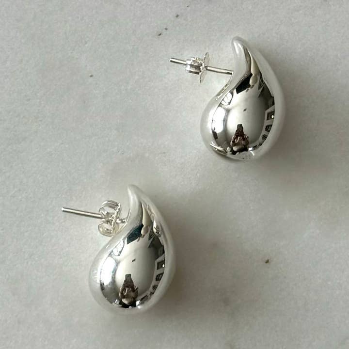 Gotika Sterling Silver Droplet Örhängen för wholesale av House of Olia