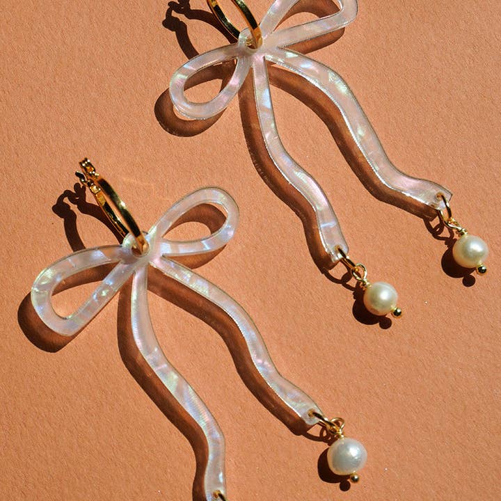 Paulina Otero – Brincos de argola por atacado – Arcos de arco em iridescente branco2