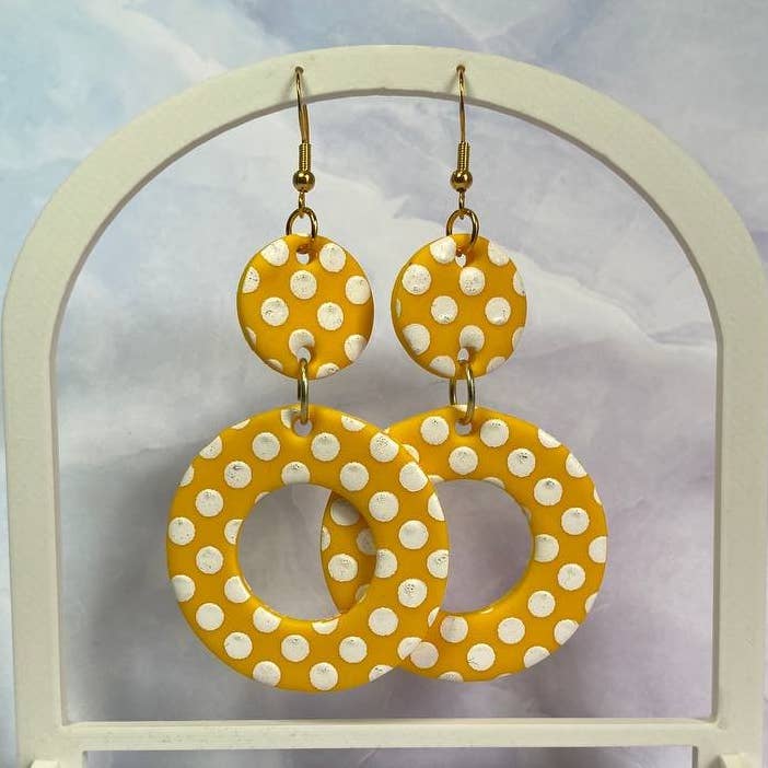 Orecchini a cerchio a pois per la vendita all'ingrosso da parte di Chantal Wallace Designs