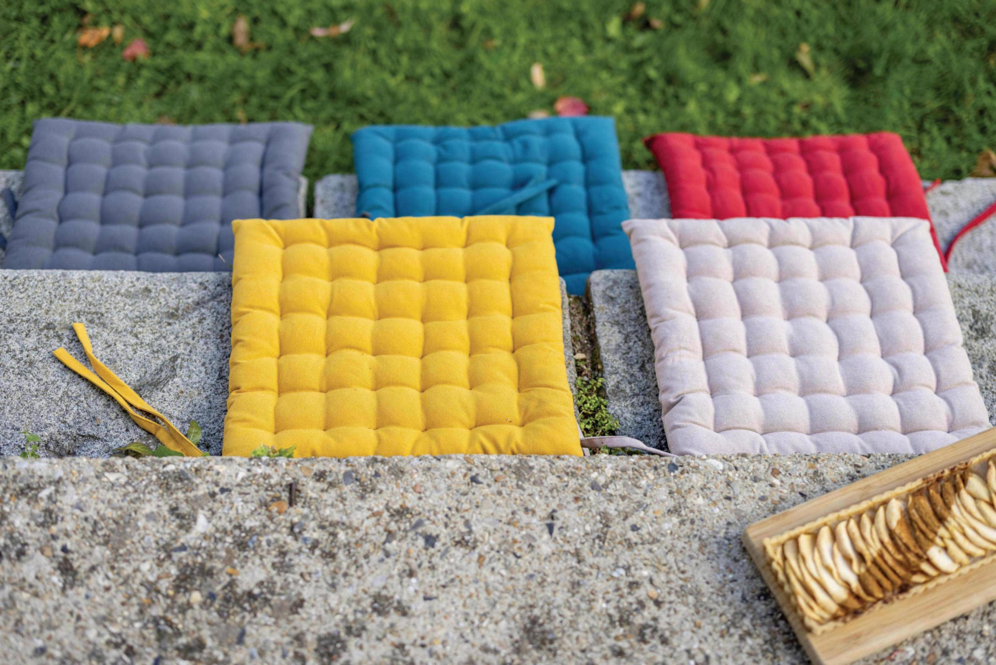 Maison Vivaraise & La Cerise sur le Gâteau – Großhandel Stuhlkissen – 36 Point Zea Sitzpolster aus recyceltem Sonnenblumenmuster, 38 x 38 x 3 cm1