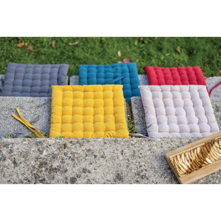 Maison Vivaraise & La Cerise sur le Gâteau - Vendita all'ingrosso Cuscini per sedie - Cuscino per sedia Zea riciclato a 36 punti con girasole, 38 x 38 x 3 cm1