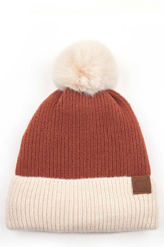 Hana – Engroshandel Beanie - Dame – C.C ensfarvet Pom Beanie med Beige manchet3