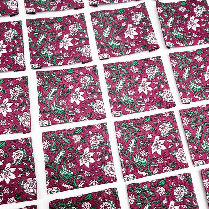 Etiqueta tejida para coser: Flores JAIPUR- BURDEOS para venta al por mayor de L’Étiquette Home Couture