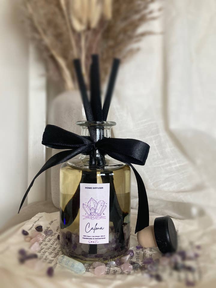 Diffuseur Calma Home pour la vente par Suri & Co.Ch