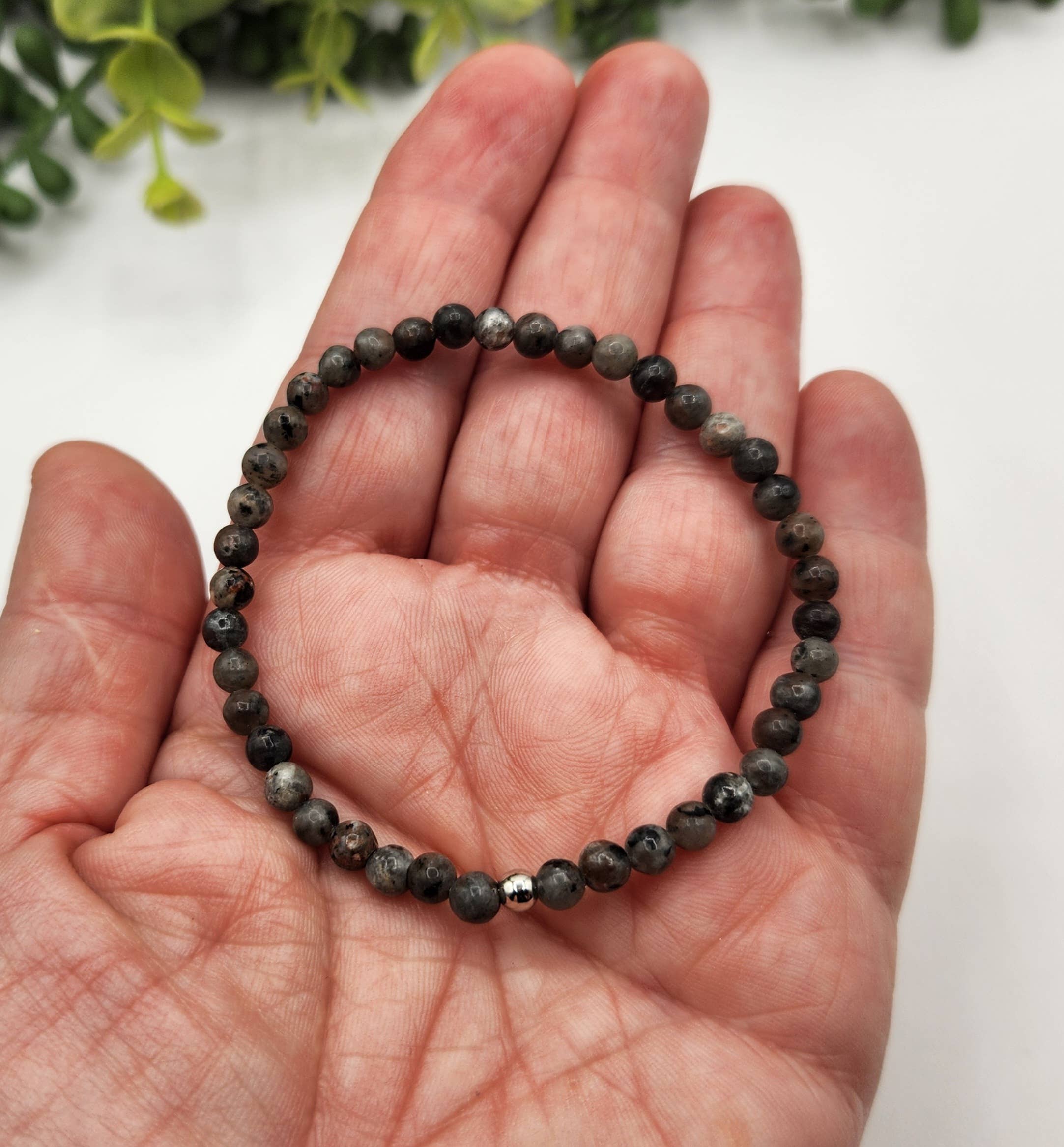 Meraki Gemstones - Wholesale Armband met kralen - Yooperlite rekbare edelsteenarmband 4 mm (UV-reactief)8