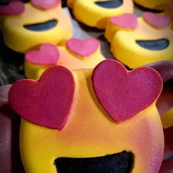 Bath Bomb/Fizz: Heart Eyes for wholesale by KC&D Soap Shop