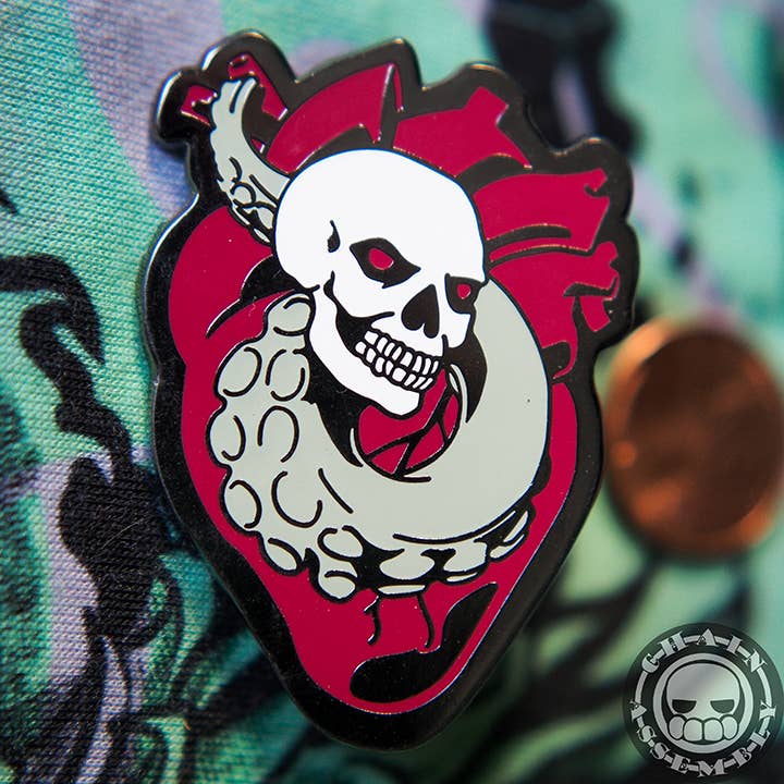Pin de esmalte duro corazón tentáculo para venta al por mayor de Chain Assembly LLC