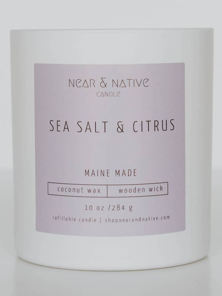 10 oz genopfyldeligt trævæge-lys med duft af havsalt og citrus for engroshandel hos Near & Native Candles