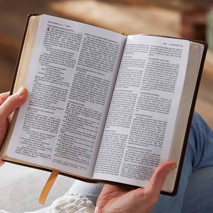 HarperCollins Christian Publishing - Wholesale Religion - NRSVCE Catholic Bible Sacraments of Initiation Comfort Print4