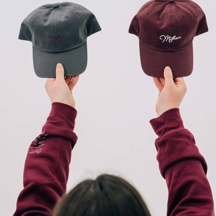 Chapéu Mother Script '47 – Boné de Baseball Premium | Little Mama Shirt Shop por atacado de Little Mama Shirt Shop