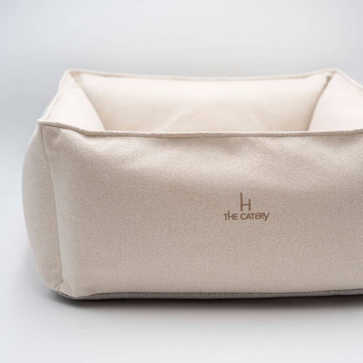 The Catery – wholesale Husdjursbädd – Katt – Loft kattbädd i krämfärg3