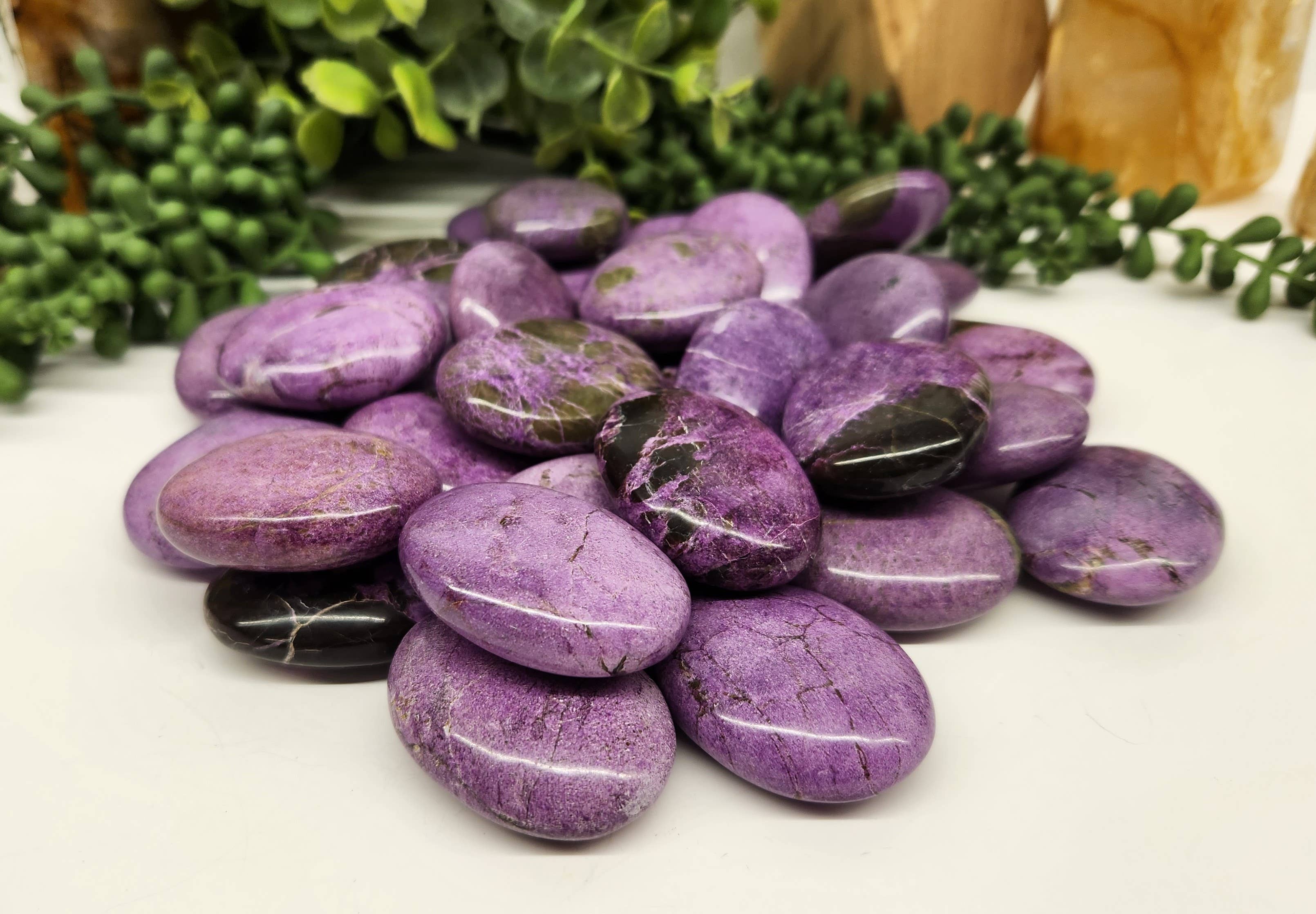 Meraki Gemstones - Vendita all'ingrosso Pietra/cristallo spirituale - Pietre preziose di palma in stichtite (45x35x15mm)1