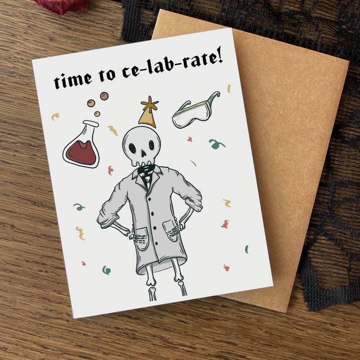 Carte de célébration d'anniversaire/diplôme | Cadeau alternatif plein de jeux de mots pour la vente par Art By Shennifr