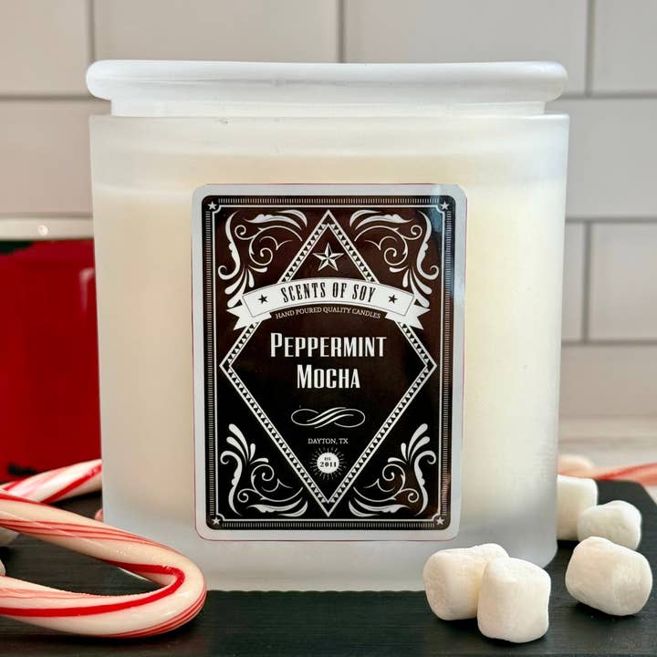 Bougie en verre ovale givré à la menthe poivrée et au moka en cire de soja pour la vente par Scents Of Soy Candle Company