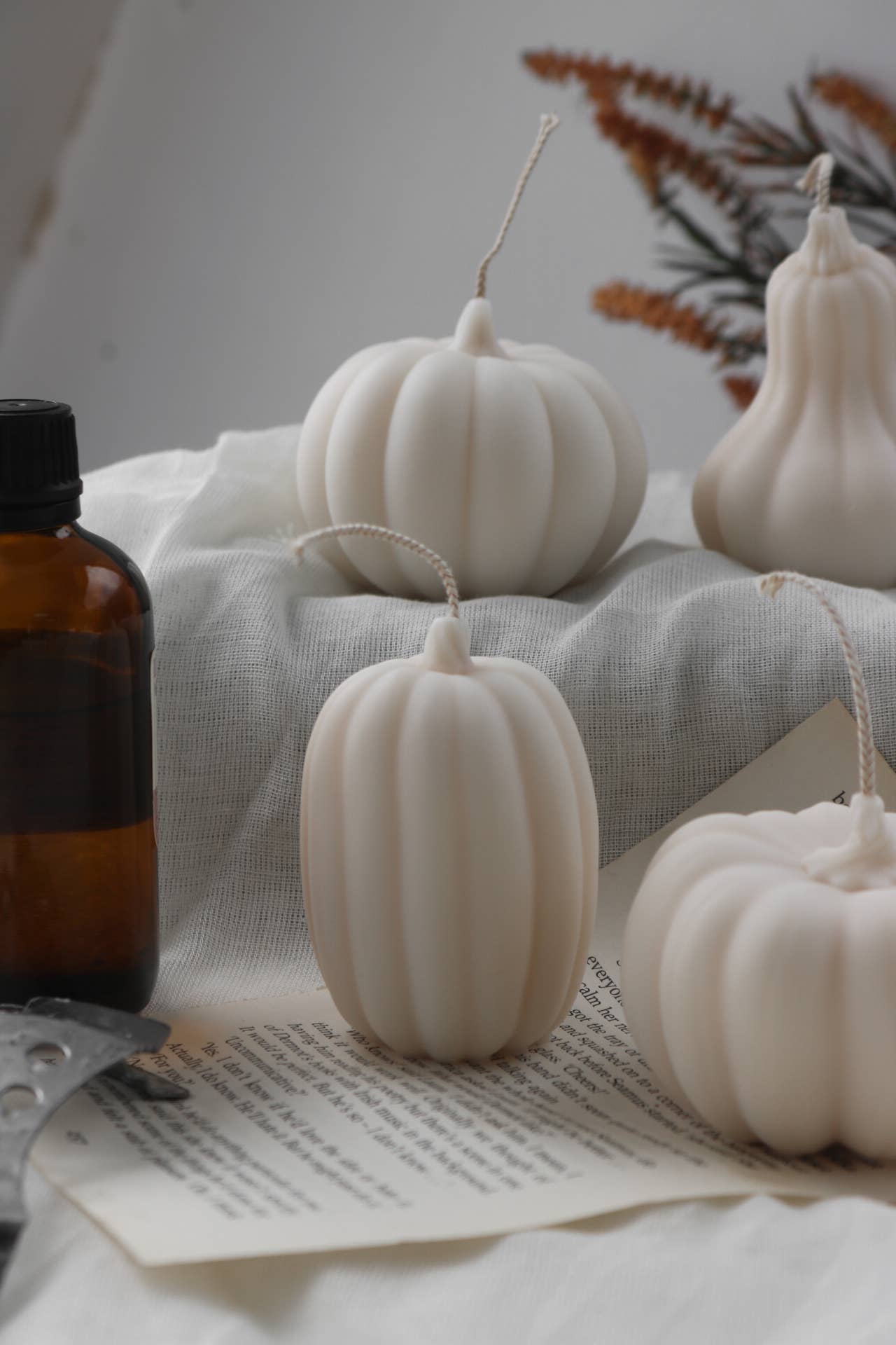 Mae Fleur - Venta al por mayor Velas de diseño llamativo - Vela alta decorativa de calabaza otoñal | Decoración de otoño0