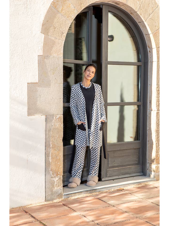 Mitjans - Wholesale Robe - Women's - Crossed Robe with Pockets and Contrast Belt