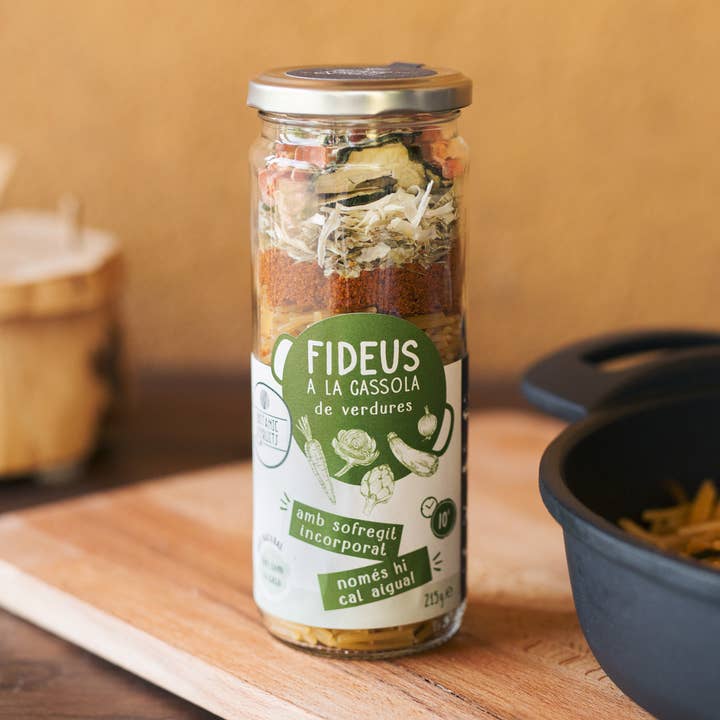 Groentepotje met noedels klaar om te koken voor wholesale door Botanic & Fruits