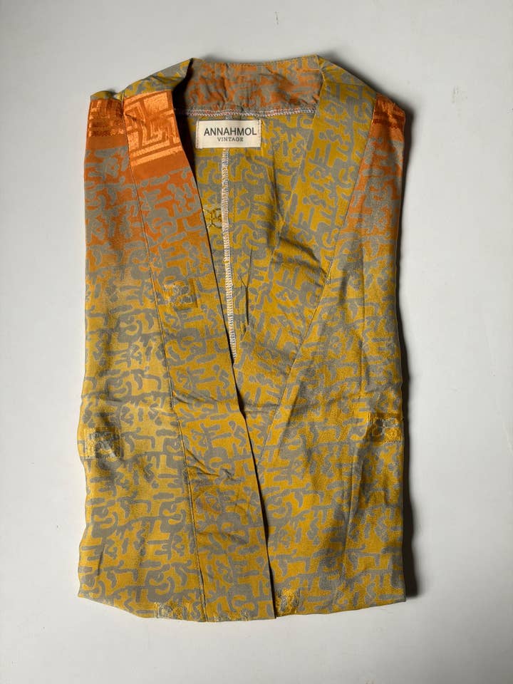 Annahmol - Wholesale Blouse - Women's - Vintage Silk Kimono Top: Free Size: BEST SELLERĀ : OOAK26