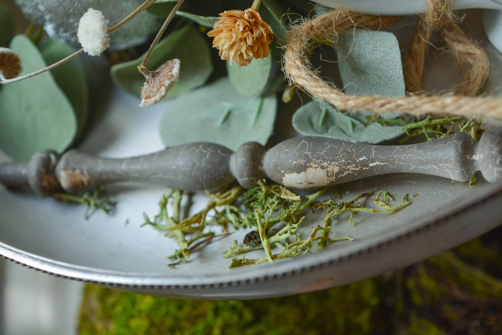 Bluebird Nest Boutique - Wholesale Ornament - Charcoal Chippy Spindle- Small 6"1