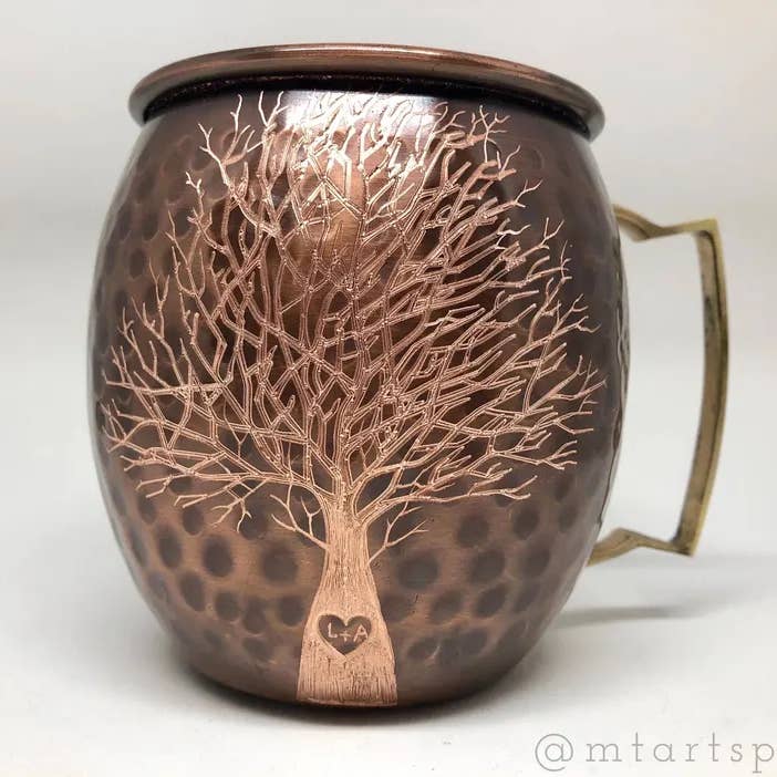 Tasse Moscow Mule en cuivre avec cœur gravé sur arbre | Anniversaire pour la vente par Montana Art Spot
