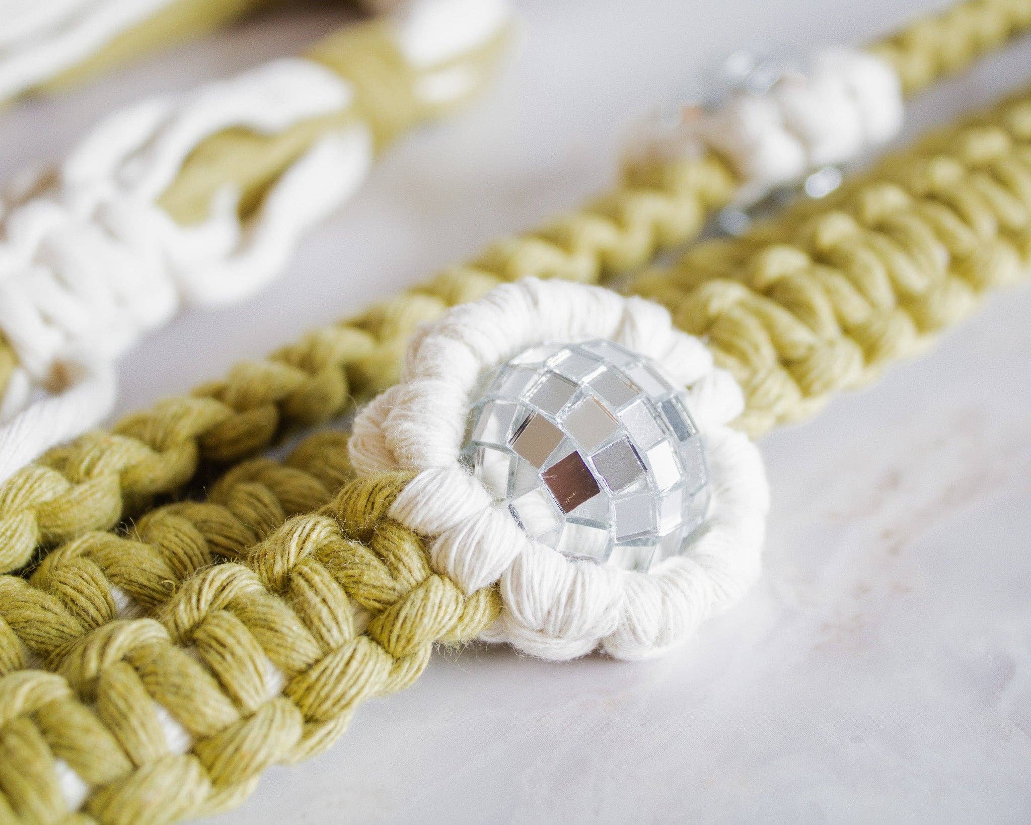 Modern Bo Studio - Wholesale Hanging Planter - Disco Daisy Plant Hanger1