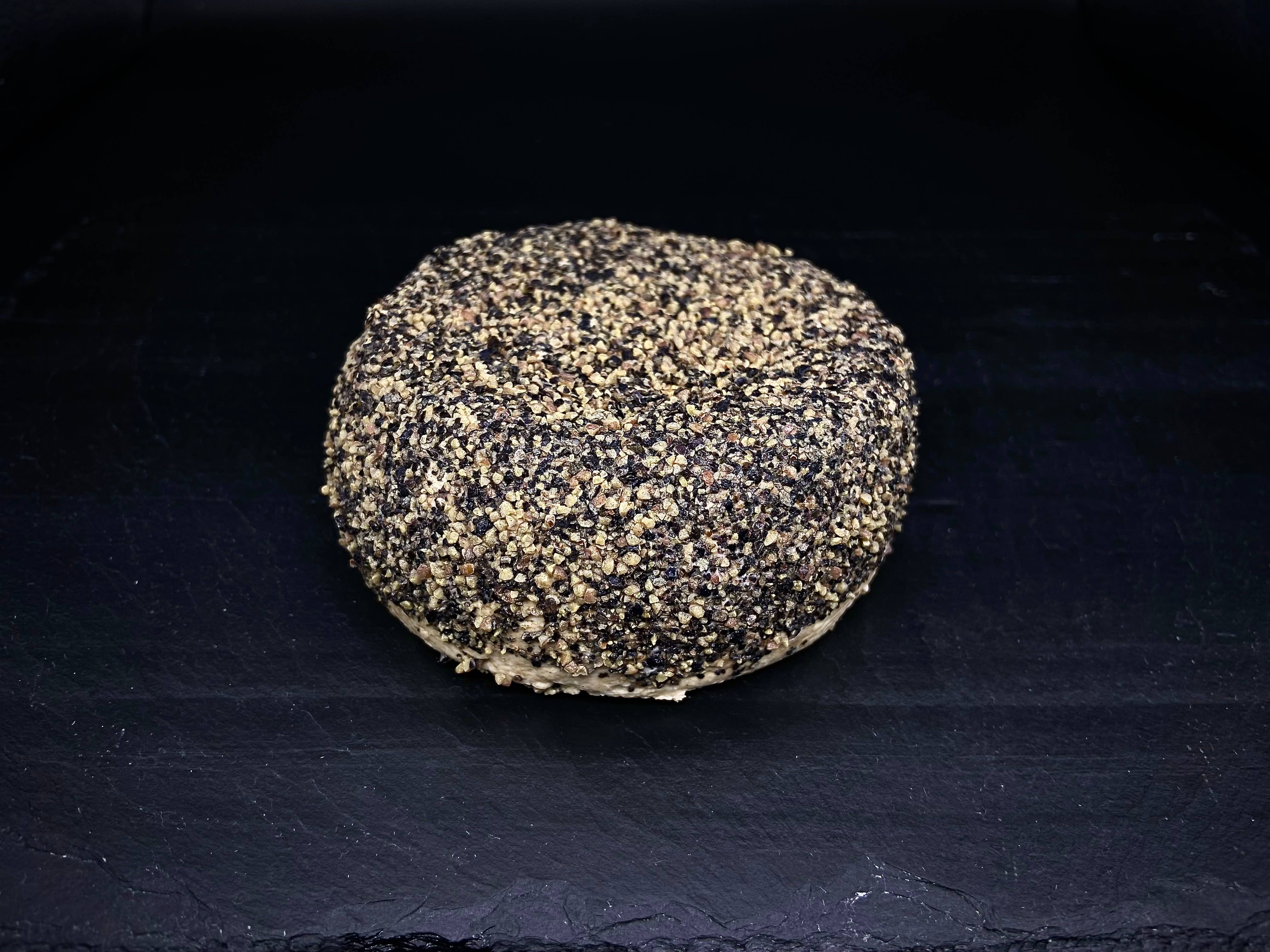 La Boutique Du Fromage (GAEC de Clavelle) - Wholesale Cheese - Organic cow Rigotte cheese flavored with pepper 270g