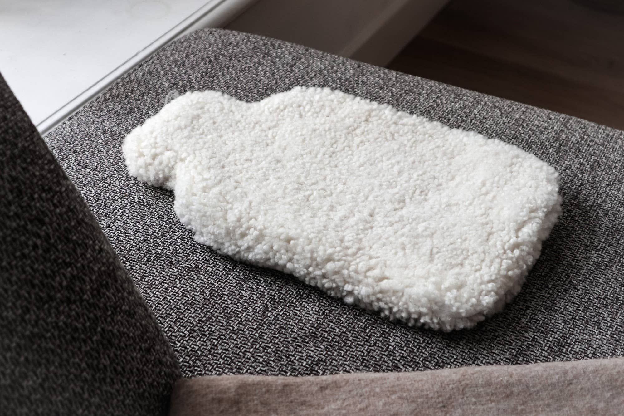 Van Buren – wholesale Hot/cold compress – Sheepskin hot water bottle cover - Lambskin cover for hot water bottle4