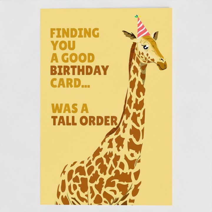 Un biglietto di compleanno divertente con una giraffa alta per la vendita all'ingrosso da parte di The New Aesthetic