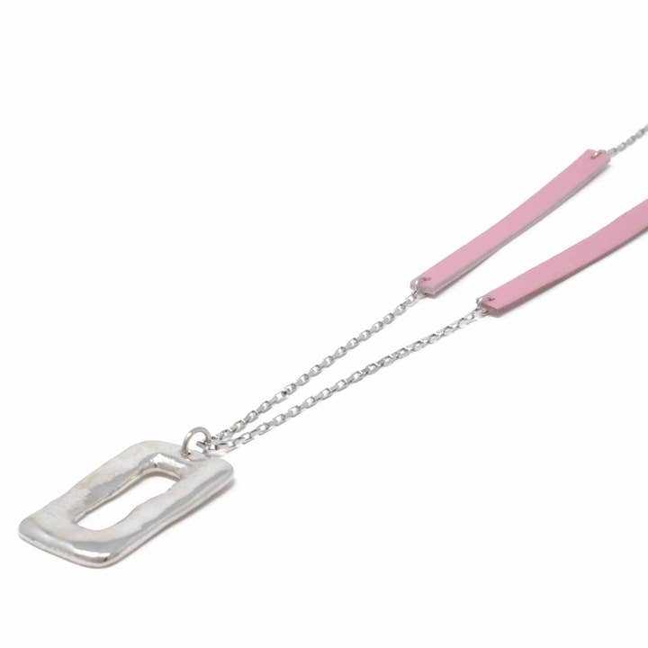 Collier à anneau long avec chaîne en cuir rose pour la vente par Sobo & Co Jewellery